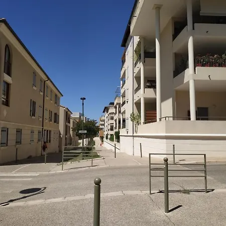Sejour Evasion A Uzes Apartamento Exterior foto